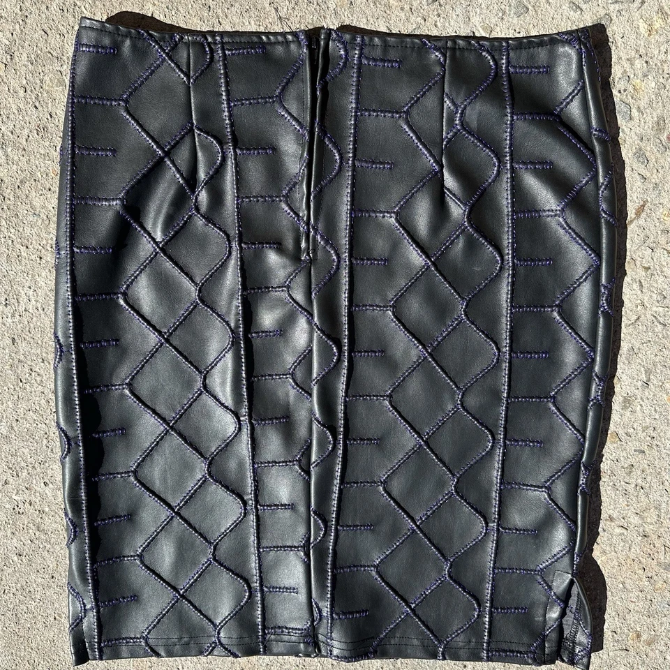 De colección Años 90 Y2K Servicio Labial Sexo Sillín Palabra EE. UU. M Falda PVC Imitación Puntada Rara Difícil de Encontrar Foto 2 de 4