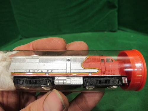 N Scale Santa Fe ALCO Diesel Locomotive UNTESTED - Picture 4 of 7