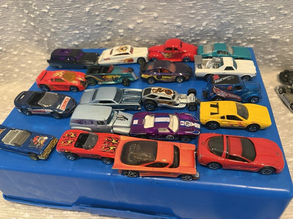 Tara Hot Wheels 48 Car Carrying Storage Case #20020 *( Case Has 42 Cars ) - Image 2 of 4