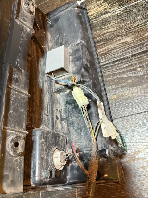 07-2014 YUKON / 07-14 TAHOE SUBURBAN SMOKE LED TAIL LIGHT G5 V2 ESCALADE STYLE - Image 4 of 4