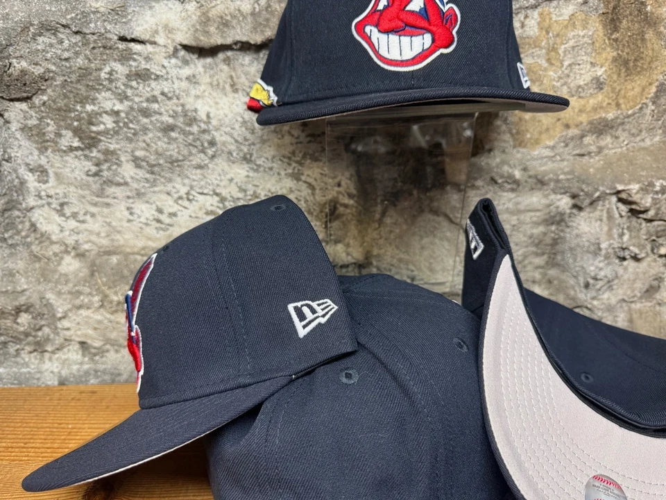Chapéu de penas Cleveland Indians Wahoo New Era ajustado clube 59Fifty NAVY SOLID 2 tons - Imagem 4 de 4