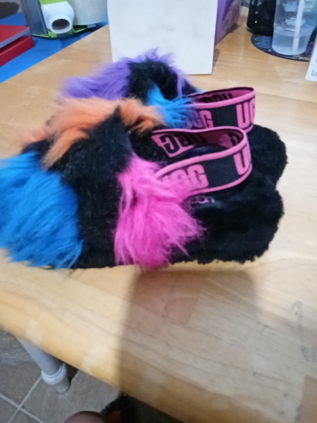 APL Sandali UGG Fluff Yeah Party in pelliccia con scivolo taglia 5 da donna