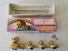 Vintage WIND UP DUCK FAMILY TIN TOY IN BOX WITH KEY CHINA WORKS LITHO ACTION NIP