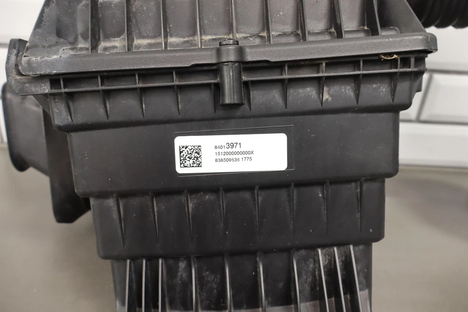 Tubo de admisión de filtro de aire diésel Duramax 16-22 Chevy Colorado 2,8 L OEM Foto 4 de 4