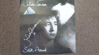 Autographe ORIGINAL SIGNED du Chanteur Britannique JULIAN LENNON sur Pochette LP
