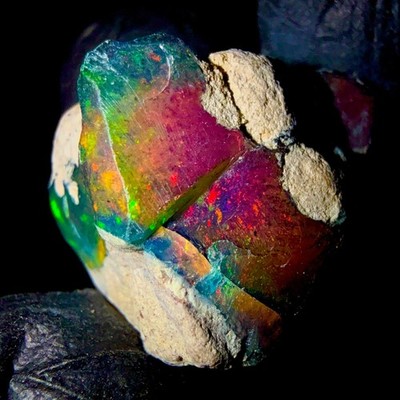 Opal gemstone, Äthiopische Feuer Black rough,Natural Roh 14.5Ct 21x15 MM