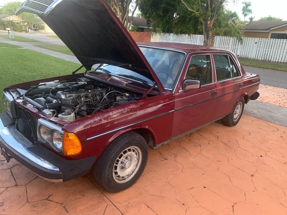 Mercedes-Benz 300-Series 300 D 1985 Foto 2 de 4