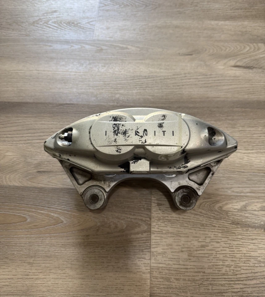 Pinza de freno delantera derecha Infiniti G37 2008-2013 pasajero/akebono 4 pistones OEM Foto 2 de 4
