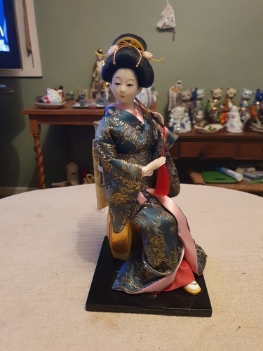 Vintage handgefertigte chinesische traditionelle Seidenkleid Puppe