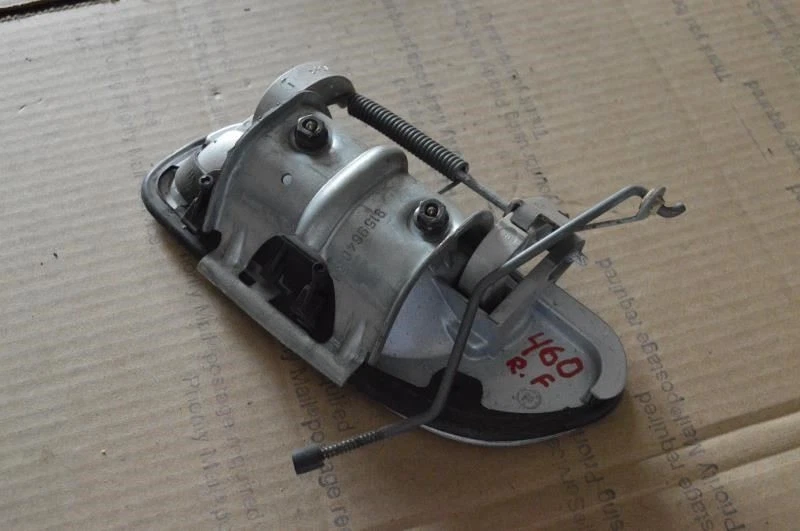 2007 VOLVO V70 RIGHT PASSENGER SIDE FRONT DOOR HANDLE SILVER - Image 2 of 4