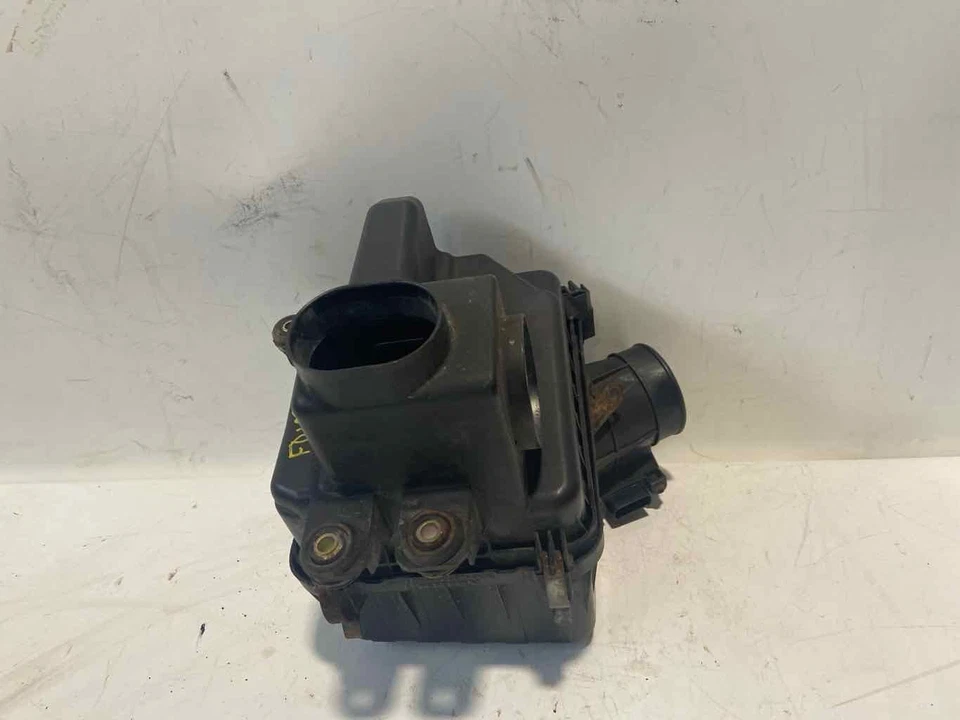 Used Air Cleaner Assembly fits: 2001 Mitsubishi Eclipse Cpe 2.4 Grade A - Image 2 of 4