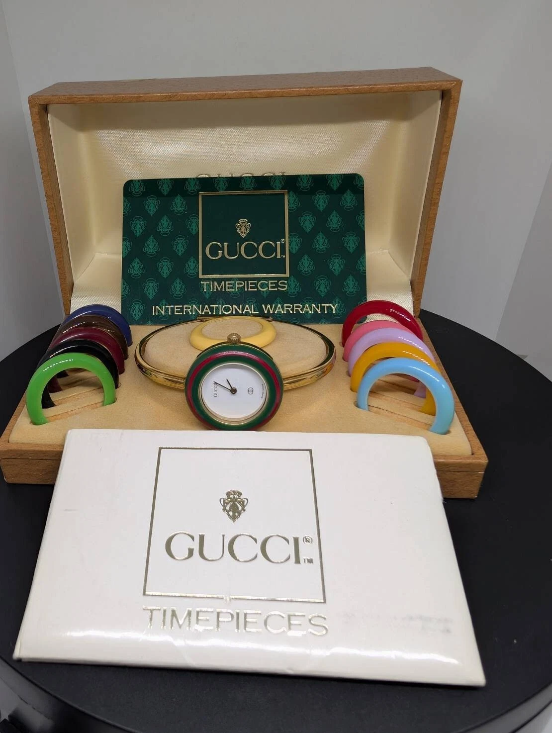 Montre femme Gucci lunette à changement 1100L cadran blanc QZ multicolore livraison en 1 jour