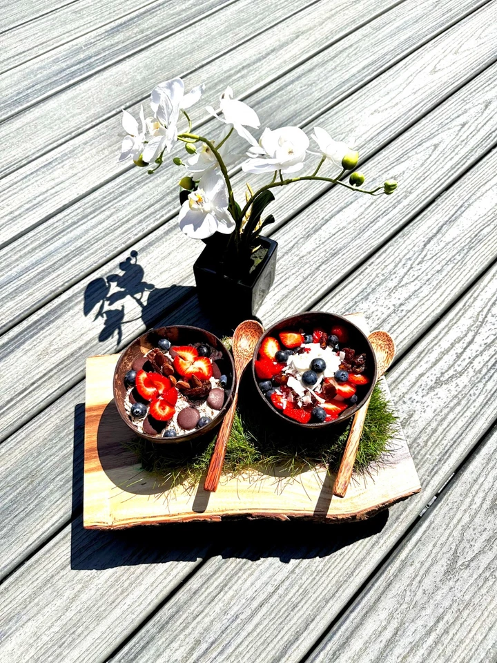 Handgefertigtes Kokosnussschalen-Set mit Holzlöffel mit freiem Silikonsockel - Bild 4 von 4