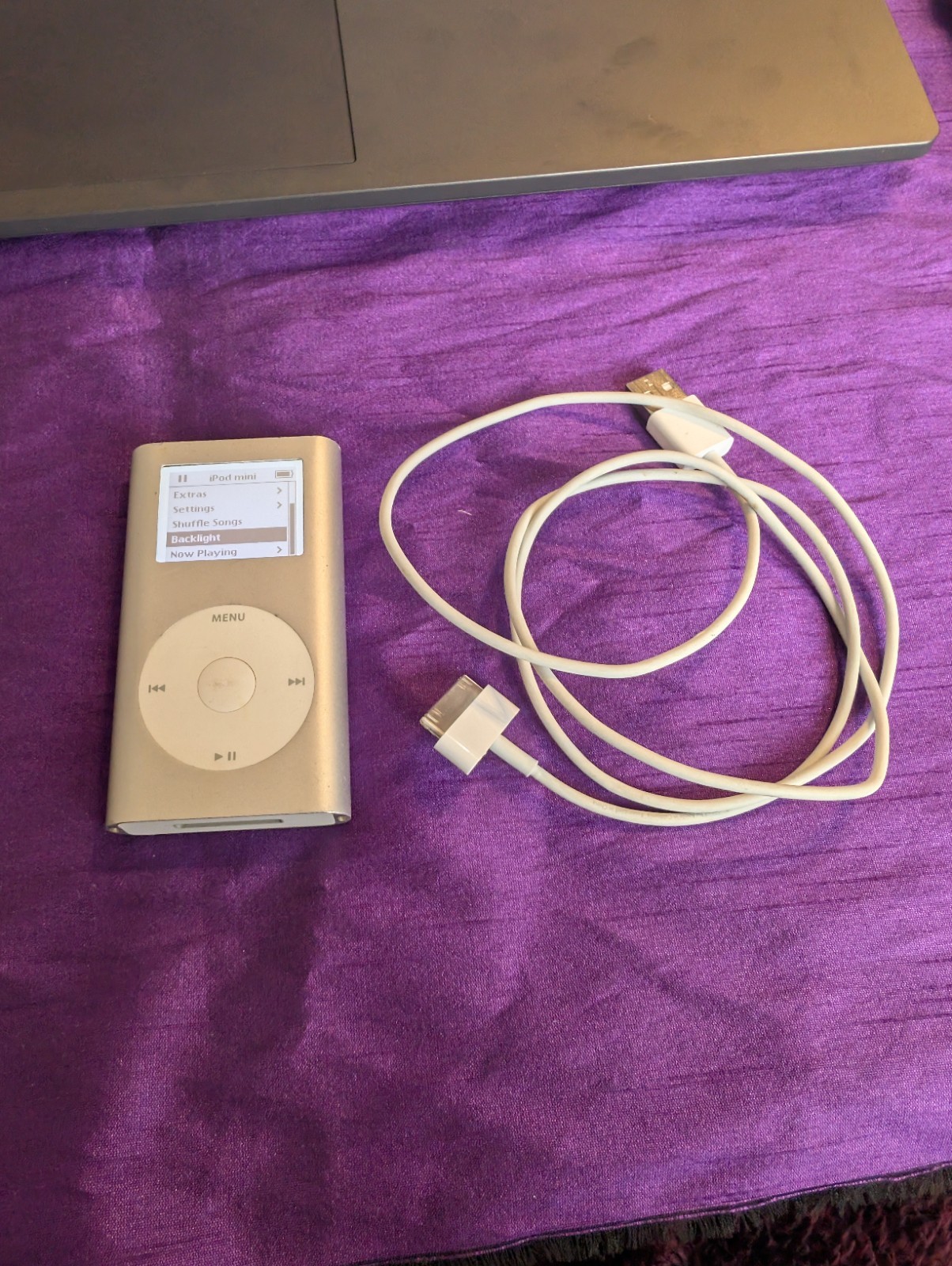 Apple iPod Mini 4GB Model A1051, Silver, Please Read The Description
