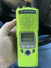 XTS 5000 UHF Radio