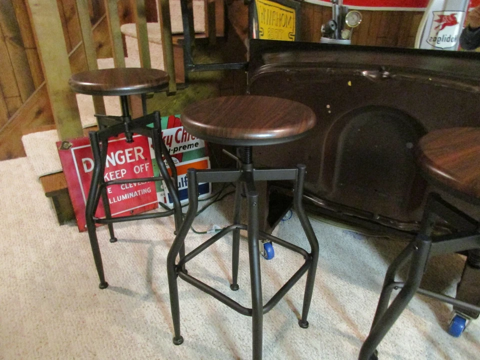 MAN CAVE VINTAGE AUTO ART BAR WITH STOOLS/HOT STREET RAT ROD GARAGE/REC ROOM - Image 3 of 4