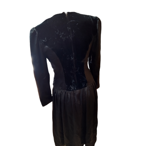 NWT Deadstock Donna Morgan Vintage Black Velvet Dress sz 3/4 - Picture 2 of 8