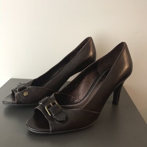 naturalizer peep toe