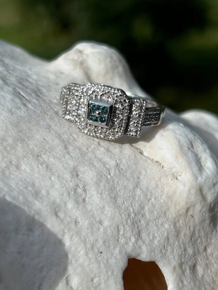 Anillo de compromiso de diamantes azules de oro blanco de 10 quilates de 2,9 DWT talla 7 Foto 2 de 4