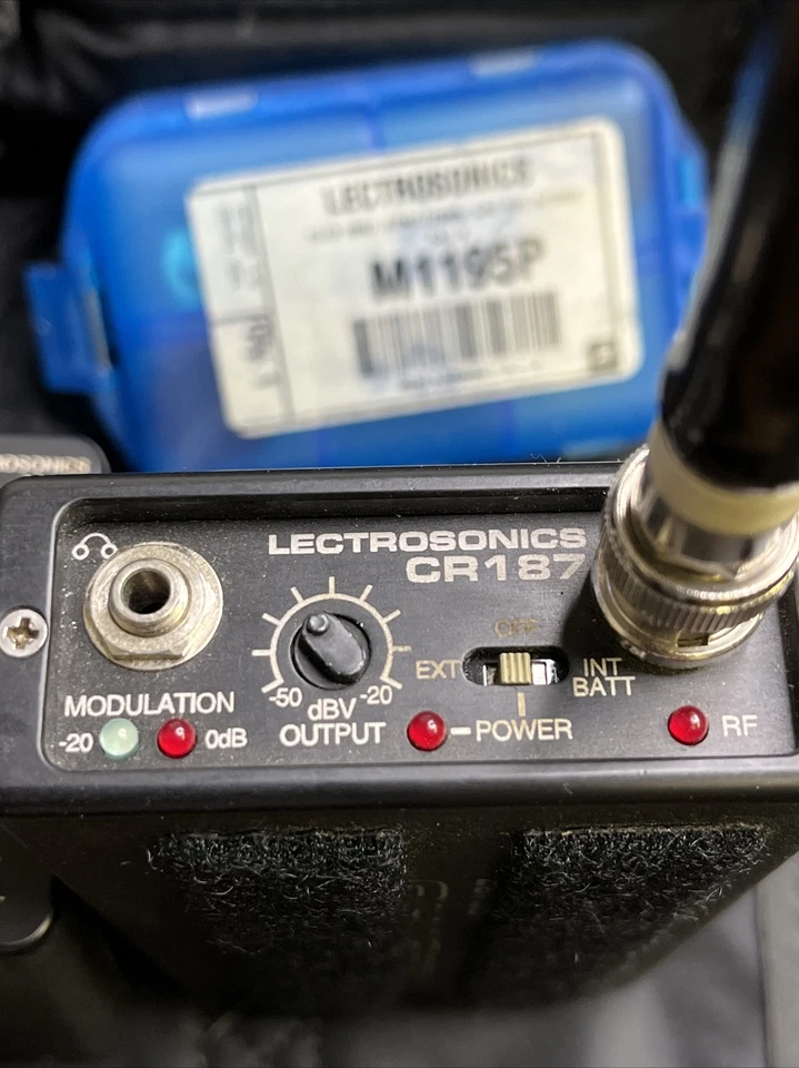Lectrosonics CR187 Set Receiver  w/ Antenna  Plus M187 Transmitter  & M1195P MIC - Image 3 of 4