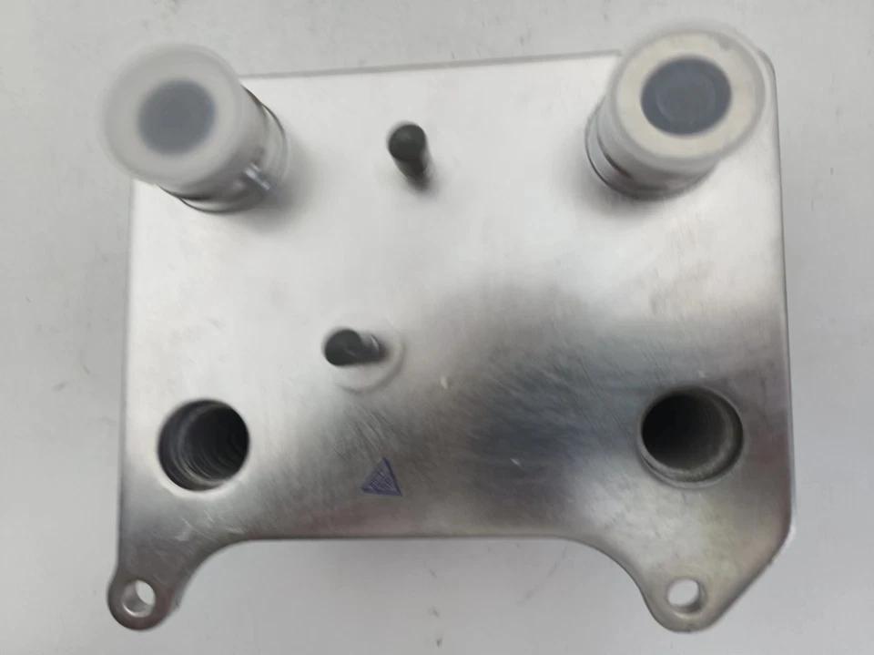 NEW FORD ORIGINAL OIL COOLER - 6.0 Diesel - 3C3Z-6A810-A replaces 3C3Z-6A642-CA - Imagem 4 de 4