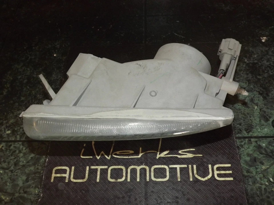 (1) USDM 96-99 OEM Nissan Maxima front driver side fog AUX light assembly 2165 L - Image 4 of 4