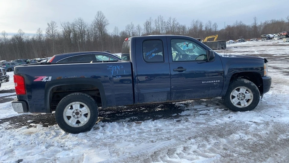 10 CHEVY SILVERADO 1500 Alternator - Image 2 of 4