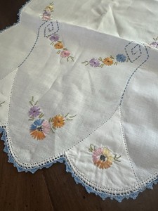 VINTAGE HAND EMBROIDERED FLORAL TABLE RUNNER OR DRESSER SCARF  CROCHETED EDGE