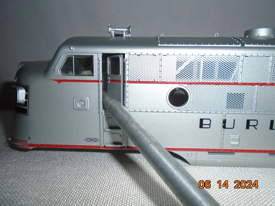 LIONEL PART 6308599002 SHELL SCALE F-3 A-UNIT BURLINGTON / CB&Q #9962-C NOS! - Image 3 of 4