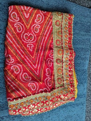 NEU Indischer Seidensari - Rot & Gelb & Gold mit Perlen. Rotes Blusenteil