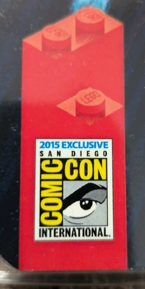 LEGO SDCC Exclusive Minifigure Captain America (Sam Wilson) Marvel 2015 Look - Image 3 of 4