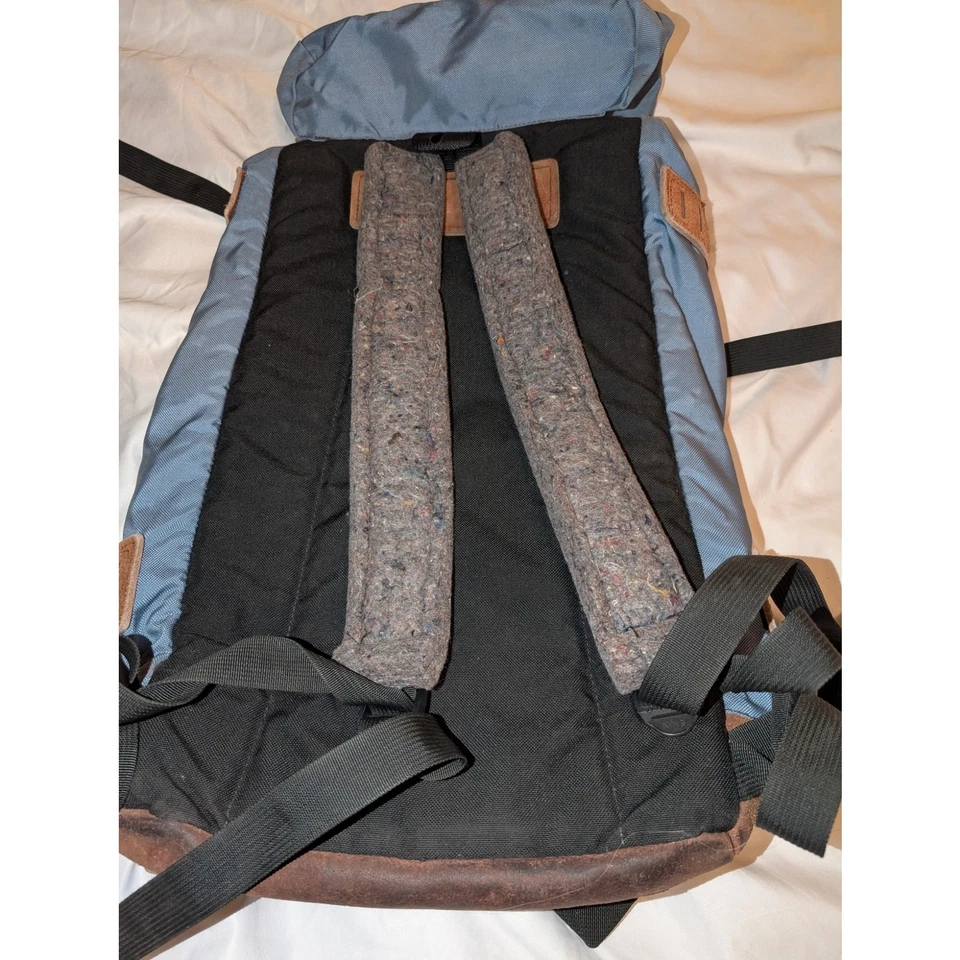 Vintage 90's Eagle Creek Backpack Daypack Nylon / Leather Bottom 17 x 11  - Image 2 of 4