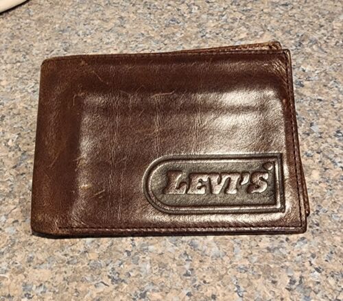 Levi's Geldbörse Herren braun Vollnarbenleder gestempelt Logo dünn 6 Kreditkartenfächer