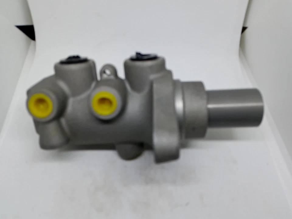 Cilindro maestro de freno Dorman M630874 compatible con Mercedes-Benz, ver en descripción Foto 2 de 4