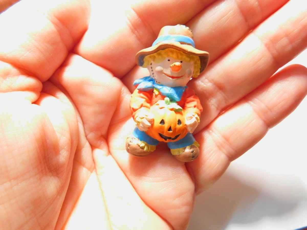 1996 Shining Brite Fall Halloween Fall Scarecrow Holding 1996 Shining Brite Fall Halloween Fall Scarecrow Holding
