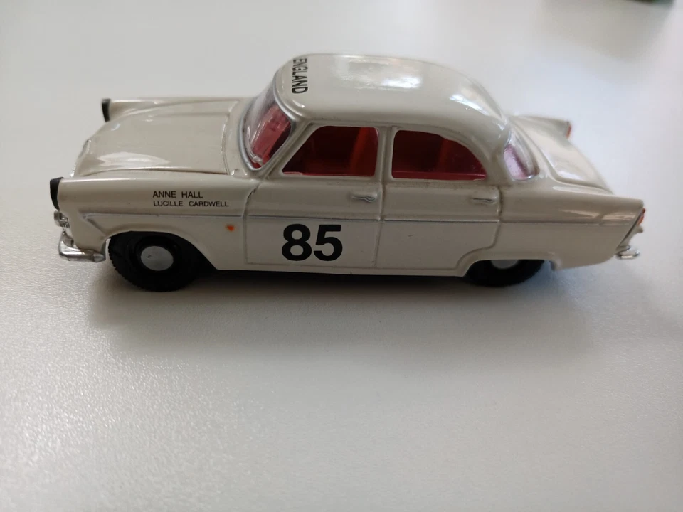 Ford Zephyr MK2, #85 Anne Hall/Lucille Cardwell,  1/43 in neuer Vitrine - Bild 2 von 4