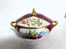 Limoges Deckeldose, Bonboniere in Form einer Terrine, handdekoriert