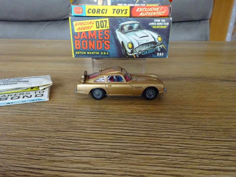 Corgi 261 James Bond's Aston Martin  'Goldfinger' in OVP 60er Jahre Rarität - Bild 2 von 4