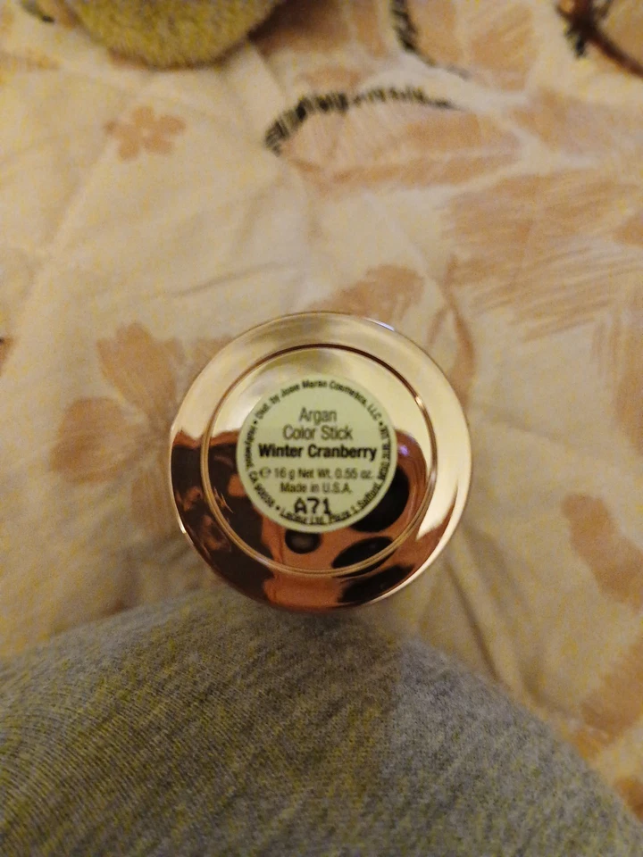 Barra de color argán Josie Maran en arándano de invierno Foto 2 de 3