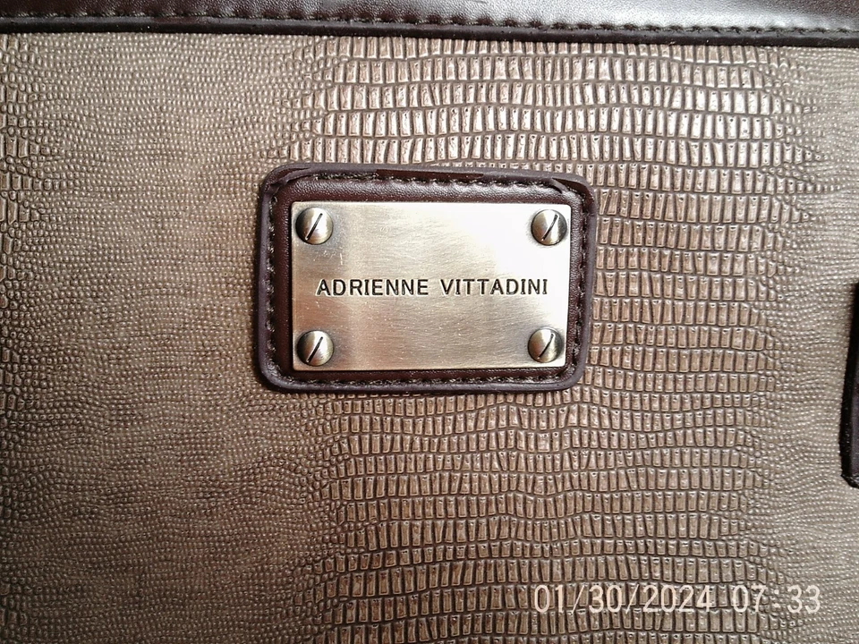 Bolsa de viaje grande de lona marrón Adrienne Vittadini para llevar fin de semana Foto 2 de 4