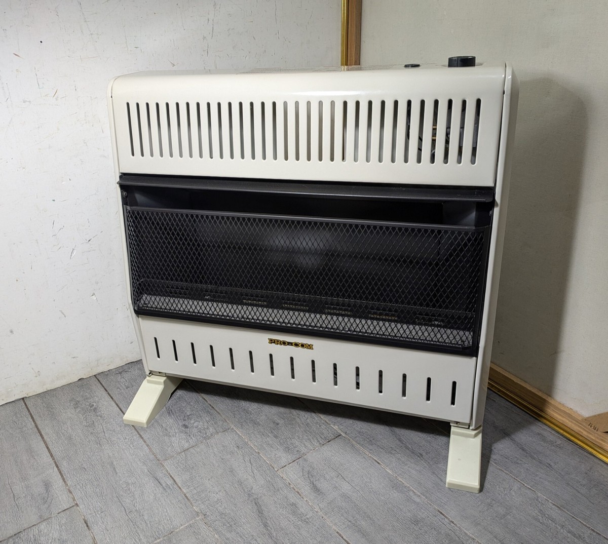 ProCom Dual Fuel Ventless Blue Flame Heater 30,000 BTU MNSD300TBA
