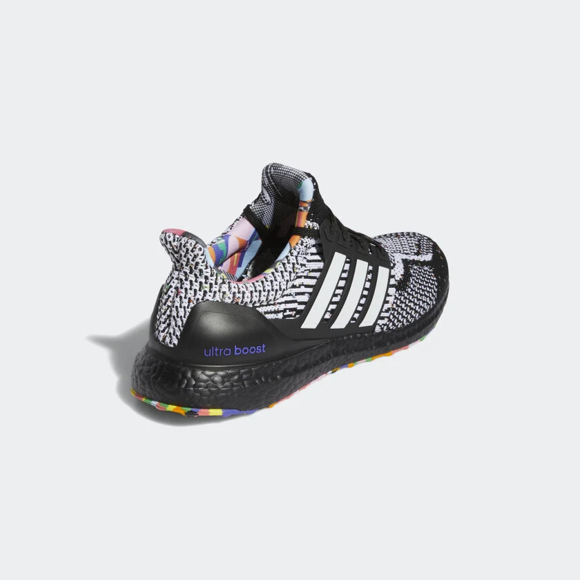 Adidas Ultra Boost 5.0 DNA Black White LOVE UNITES PRIDE Adidas Ultra Boost 5.0 DNA Black White LOVE UNITES PRIDE
