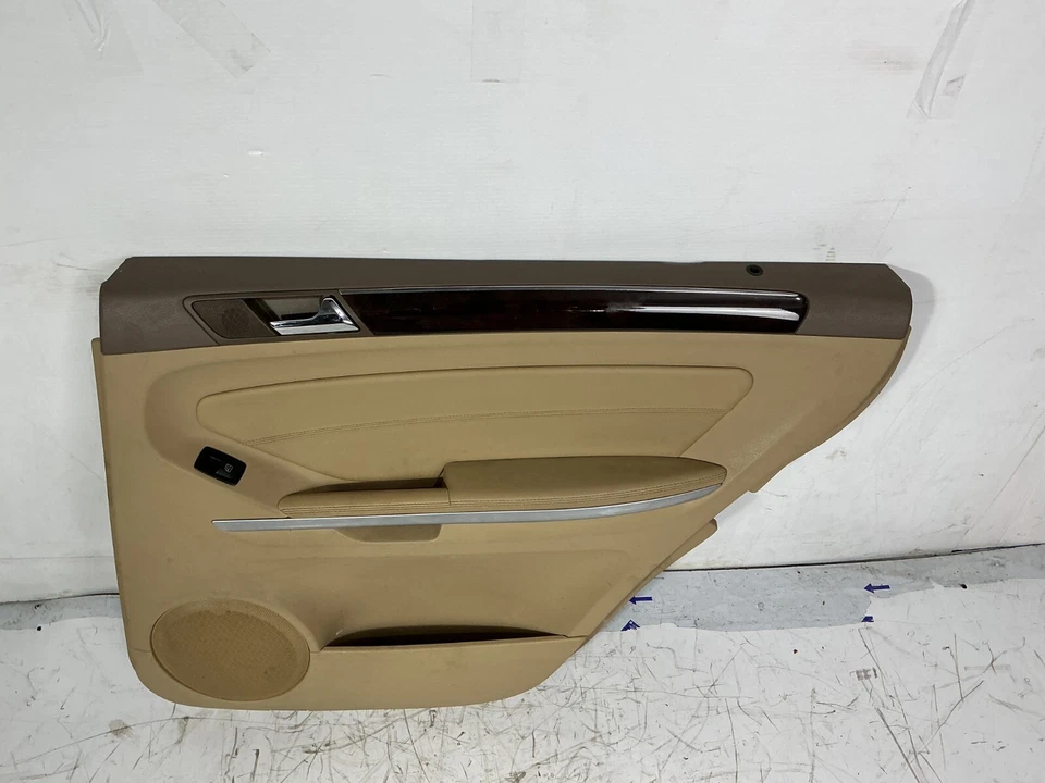 Panel interior de la puerta del lado del pasajero trasero Mercedes-Benz GL450 GL550 2006-2012 FABRICANTE DE EQUIPOS ORIGINALES Foto 2 de 4
