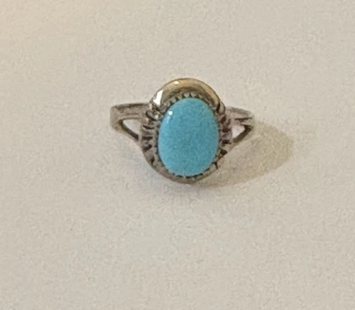 Vintage ring .925 sterling silver sz. 6 Turquoise Stone **pretty**