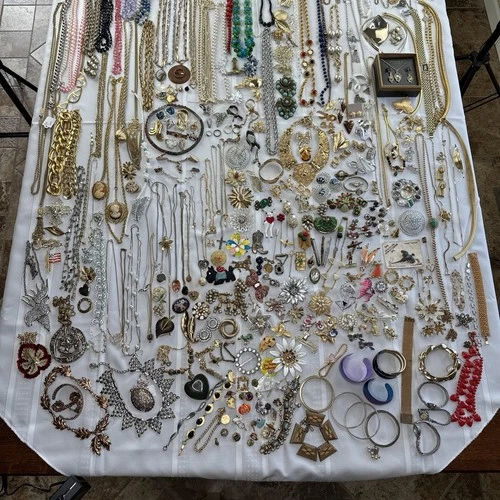 Huge Lot Costume Jewelry Antique to Modern MANY Signed Wearable 530+ Pcs Mixed