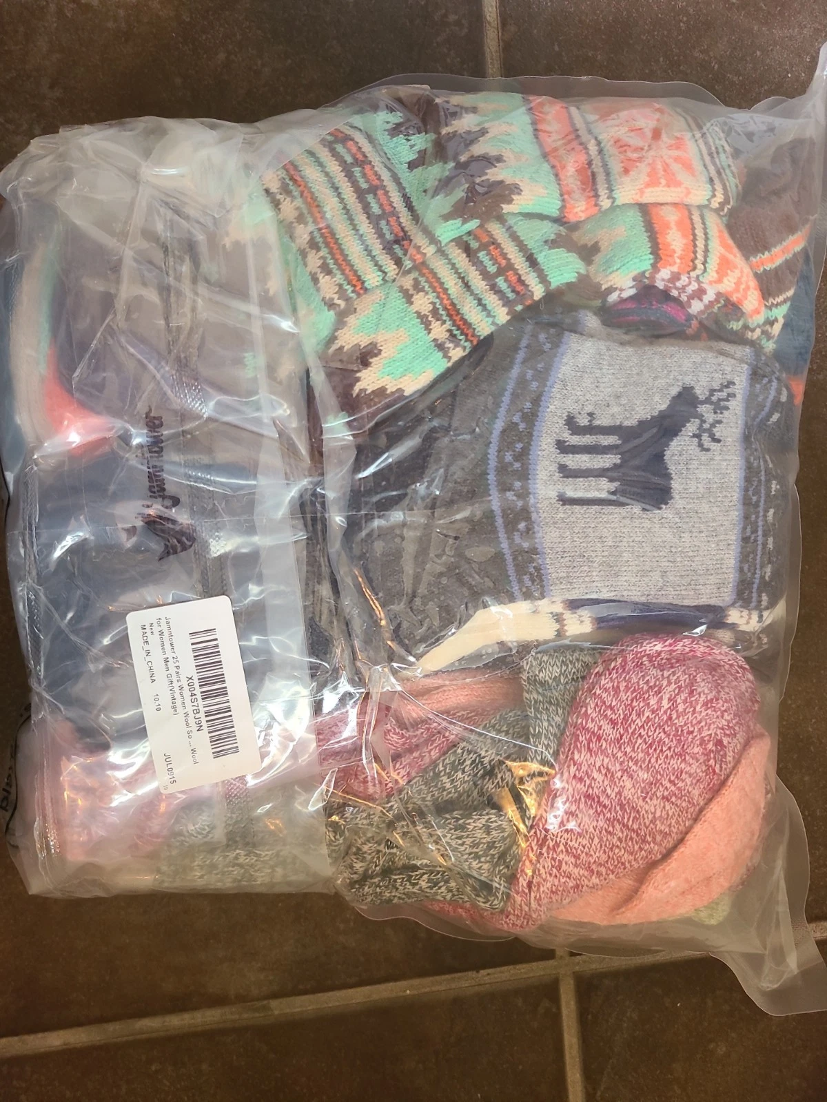 BRAND NEW UNOPENED 25 PAIR WOOL SOCKS MEN/WOMANS!! Vintage Patterens
Opens in a new window or tab