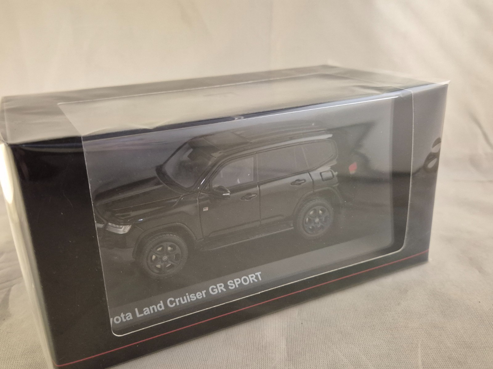 Toyota Land Cruiser GR SPORT Noir 1/43 Kyosho revivez la l&eacute;gende du baroudeur chic
