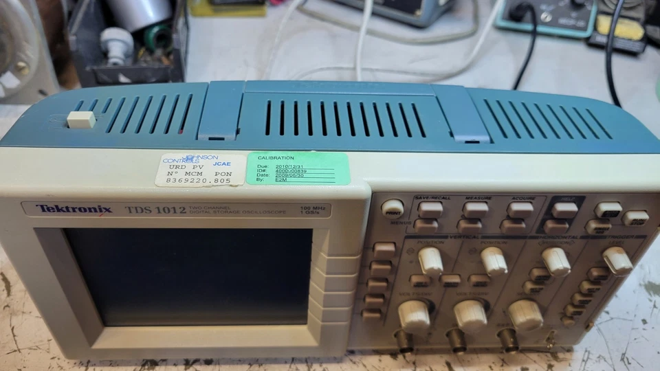 TEKTRONIX  TDS1012 Digital Oscilloscope 100 MHz 2 Channels 1GS/s - Photo 3/4