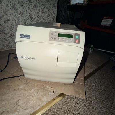 Midmark Ritter M9 UltraClave Automatic Sterilizer Autoclave M9-022 With trays