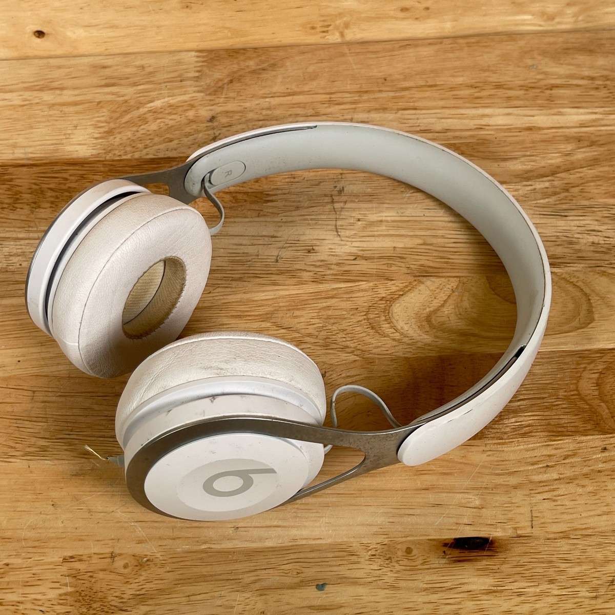 beats ep 白 Beats EP On-Ear Headphones with Masterfully Tuned Sound - Walmart.com